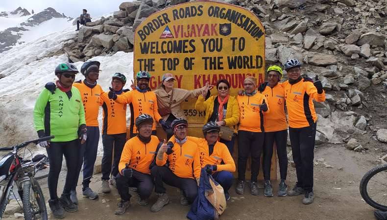 Manali–Leh–Khardung La: A Cycling Record on the Roof of the World